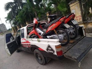 Toyota Hilux 1996 - Cần bán xe Toyota Hilux 1996, màu trắng, xe nhập