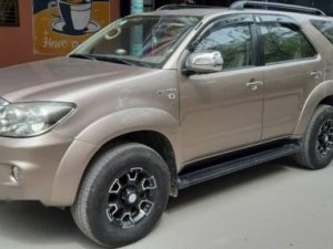 Toyota Fortuner 2006 - Cần bán Toyota Fortuner đời 2007, màu vàng, nhập khẩu nguyên chiếc, xe gia đình