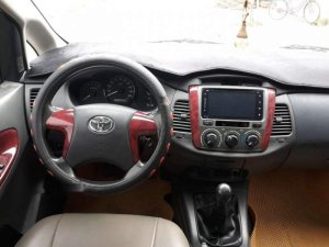 Toyota Innova E 20143 - Bán Toyota Innova E đời 2014, màu bạc số sàn, giá chỉ 445 triệu