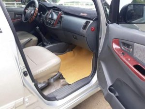 Toyota Innova E 20143 - Bán Toyota Innova E đời 2014, màu bạc số sàn, giá chỉ 445 triệu