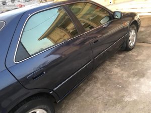 Toyota Camry 2000 - Bán Toyota Camry đời 2000, màu xanh lam, xe nhập như mới 