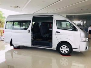 Toyota Hiace 2018 - Bán Toyota Hiace năm sản xuất 2018, màu bạc, xe nhập, giá 950tr