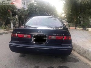 Toyota Camry XLi 2.2 1998 - Cần bán Toyota Camry XLi 2.2 đời 1998, màu xanh lam, giá 220tr