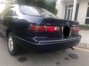 Toyota Camry XLi 2.2 1998 - Cần bán Toyota Camry XLi 2.2 đời 1998, màu xanh lam, giá 220tr