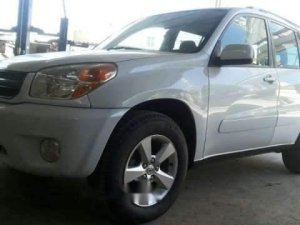 Toyota RAV4 2005 - Bán ô tô Toyota RAV4 sản xuất 2005, màu trắng, nhập khẩu nguyên chiếc, giá 535tr