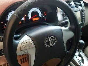 Toyota Corolla Altis 1.8 2013 - Cần bán gấp Toyota Corolla altis 1.8 năm 2013, màu bạc