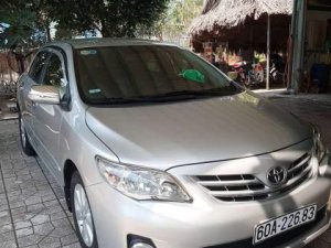 Toyota Corolla Altis 1.8 2013 - Cần bán gấp Toyota Corolla altis 1.8 năm 2013, màu bạc