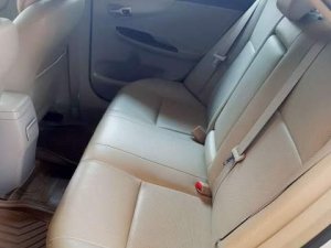 Toyota Corolla Altis 1.8 2013 - Cần bán gấp Toyota Corolla altis 1.8 năm 2013, màu bạc