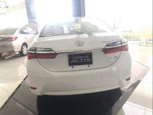 Toyota Corolla Altis 2019 - Bán Toyota Corolla Altis năm sản xuất 2019, màu trắng, 700 triệu