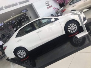 Toyota Corolla Altis 2019 - Bán Toyota Corolla Altis năm sản xuất 2019, màu trắng, 700 triệu