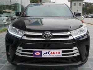Toyota Highlander LE 2017 - Bán Toyota Highlander sản xuất 2017, màu đen, nội thất xanh lam đặt biệt hiếm