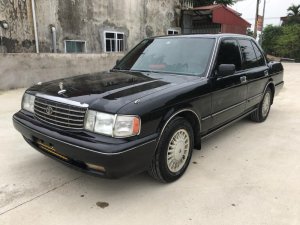 Toyota Crown 1994 - Cần bán xe Toyota Crown đời 1994, màu đen, nhập khẩu nguyên chiếc, giá chỉ 135 triệu