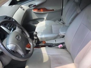 Toyota Corolla Altis 1.8G MT 2009 - Bán Toyota Corolla altis 1.8G MT 2009, màu bạc như mới  