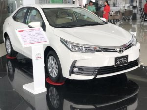 Toyota Corolla Altis 1.8G AT 2019 - Toyota Corolla Altis năm 2019 màu trắng, 746 triệu