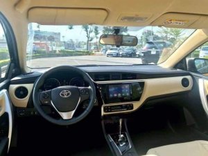 Toyota Corolla Altis 2019 - Cần bán xe Toyota Corolla altis năm sản xuất 2019, màu đen, giá cạnh tranh