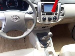 Toyota Innova  MT 2016 - Bán Toyota Innova 2016, số sàn, xe gia đình đi hơn 6 vạn