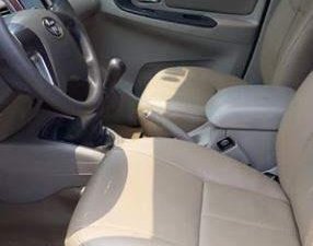 Toyota Innova  MT 2016 - Bán Toyota Innova 2016, số sàn, xe gia đình đi hơn 6 vạn