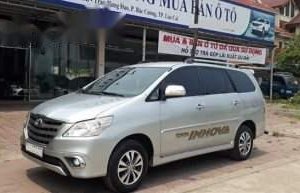 Toyota Innova  MT 2016 - Bán Toyota Innova 2016, số sàn, xe gia đình đi hơn 6 vạn