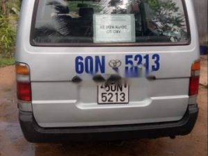 Toyota Hiace 2001 - Bán Toyota Hiace sản xuất 2001, màu bạc, xe nhập