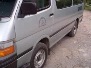 Toyota Hiace 2001 - Bán Toyota Hiace sản xuất 2001, màu bạc, xe nhập