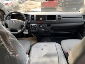 Toyota Hiace 2018 - Cần bán xe Toyota Hiace sản xuất 2018, màu bạc, nhập khẩu