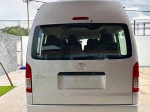 Toyota Hiace 2018 - Cần bán xe Toyota Hiace sản xuất 2018, màu bạc, nhập khẩu