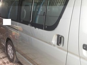 Toyota Hiace 2011 - Cần bán gấp Toyota Hiace đời 2011, màu bạc