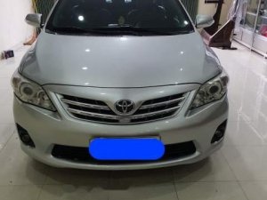 Toyota Corolla Altis 2011 - Cần bán lại xe Toyota Corolla Altis đời 2011, màu bạc