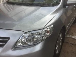 Toyota Corolla 2010 - Cần bán Toyota Corolla sản xuất năm 2010, màu bạc, nhập khẩu nguyên chiếc xe gia đình, giá 365tr