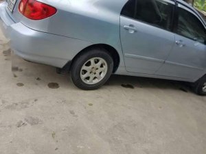 Toyota Corolla Altis 2003 - Cần bán Toyota Corolla altis sản xuất 2003, màu bạc, giá chỉ 235 triệu