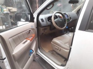 Toyota Fortuner 2011 - Cần bán lại xe Toyota Fortuner năm 2011, màu trắng, giá tốt