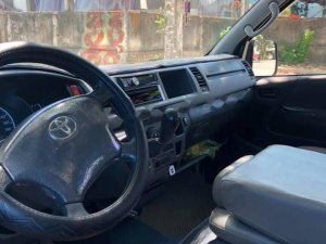 Toyota Hiace 2.5 2012 - Bán xe Toyota Hiace 2.5 năm 2012, màu trắng, nhập khẩu 