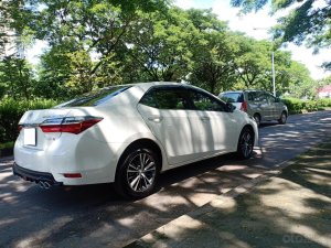 Toyota Corolla Altis 1.8G 2018 - Bán Toyota Altis 1.8G năm 2018, màu trắng, xe sử dụng rất ít, bán 740tr