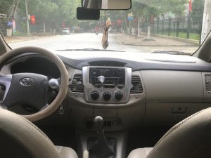 Toyota Innova 2.0E 2015 - Bán Toyota Innova 2.0E năm 2015, màu bạc chính chủ, 552 triệu