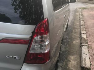 Toyota Innova 2.0E 2015 - Bán Toyota Innova 2.0E năm 2015, màu bạc chính chủ, 552 triệu