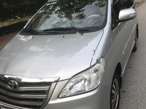 Toyota Innova 2.0E 2015 - Bán Toyota Innova 2.0E năm 2015, màu bạc chính chủ, 552 triệu