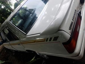 Toyota Corolla Altis 1985 - Cần bán gấp Toyota Corolla altis năm sản xuất 1985, màu trắng, nhập khẩu nguyên chiếc, giá cạnh tranh