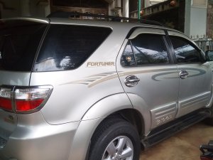 Toyota 4 Runner G 2010 - Bán xe Toyota Fortuner G đời 2010, màu bạc