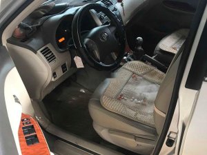 Toyota Corolla Altis 2010 - Bán Toyota Corolla altis sản xuất năm 2010, màu bạc số sàn, giá cạnh tranh