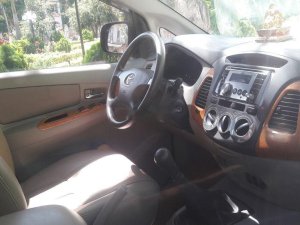 Toyota Innova 2011 - Bán xe Toyota Innova đời 2011, màu vàng cát, giá chỉ 440 triệu