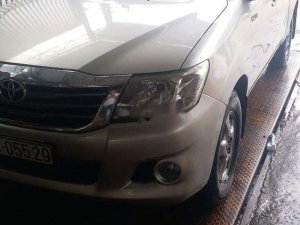 Toyota Hilux 2011 - Bán xe Toyota Hilux đời 2011, màu bạc, xe nhập, 320tr