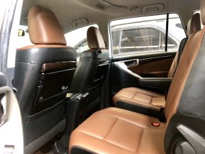 Toyota Innova V 2017 - Bán Innova V xe 7 chỗ sx 2017 tự động, mua trả góp, giảm 40tr ạ