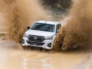 Toyota Hilux 2019 - Bán Toyota Hilux 2019 full màu nhập khẩu, hỗ trợ trả góp lãi suất thấp