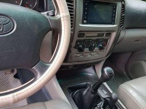 Toyota Land Cruiser 2005 - Bán Toyota Land Cruiser năm 2005, màu bạc  