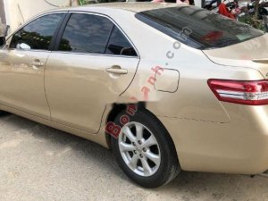 Toyota Camry 2010 - Cần bán gấp Toyota Camry sản xuất 2010, màu vàng