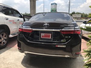 Toyota Corolla Altis 2.0V Luxury 2017 - Cần bán xe Toyota Corolla Altis 2.0V Luxury đời 2017, màu nâu giá cạnh tranh