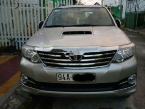 Toyota Fortuner 2016 - Bán xe Toyota Fortuner sản xuất năm 2016, màu bạc xe gia đình