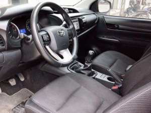 Toyota Hilux 2015 - Xe Toyota Hilux sản xuất 2015, màu đỏ số sàn