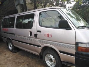 Toyota Hiace 2002 - Bán xe Toyota Hiace đời 2002, xe nhập, 65 triệu