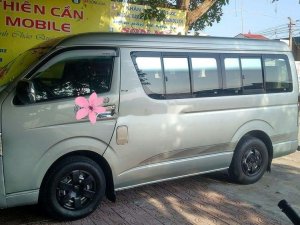 Toyota Hiace   2010 - Cần bán gấp Toyota Hiace 2010, màu bạc, 350 triệu